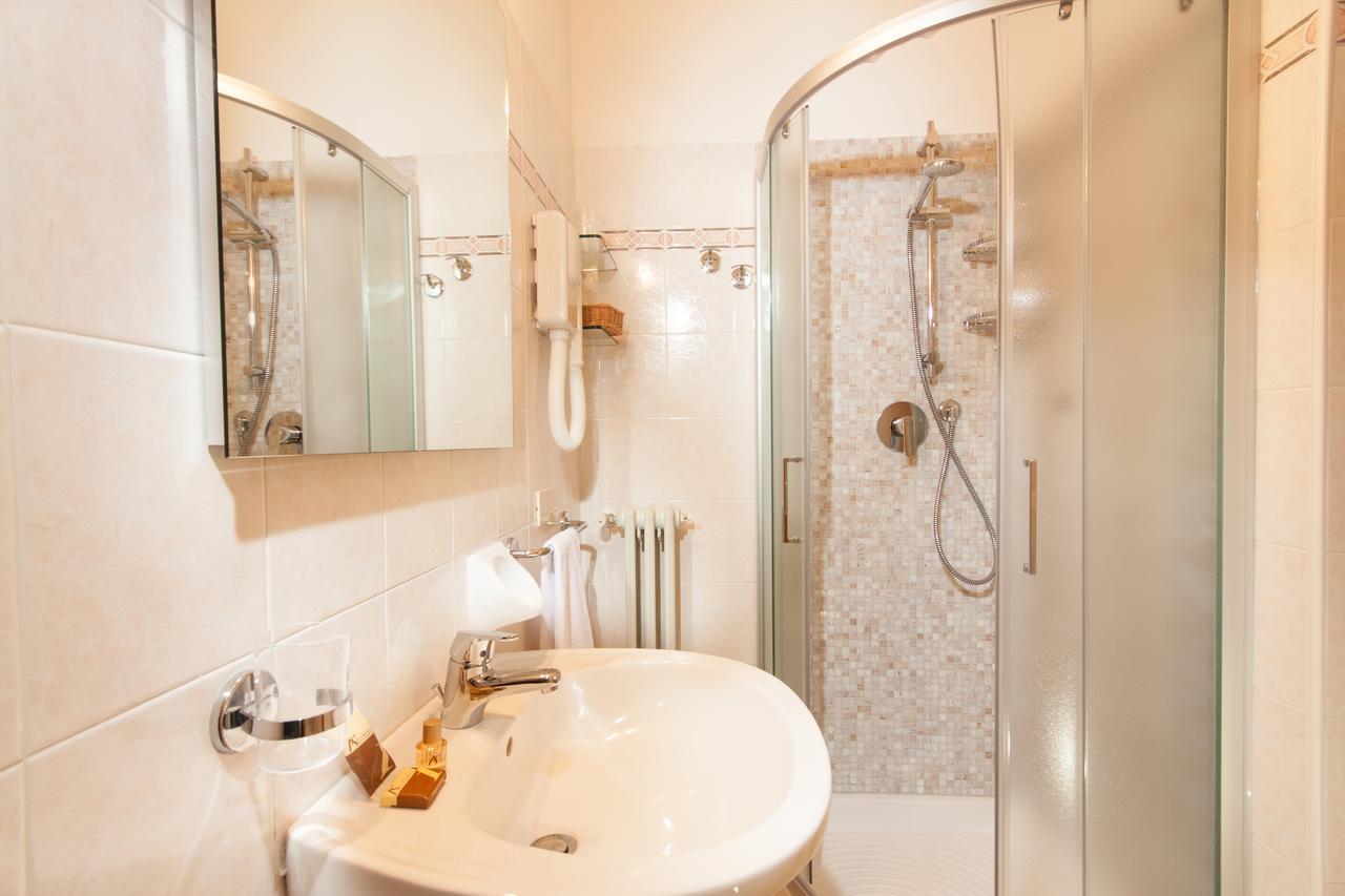 Albergo Vittoria Salsomaggiore Terme Bagian luar foto